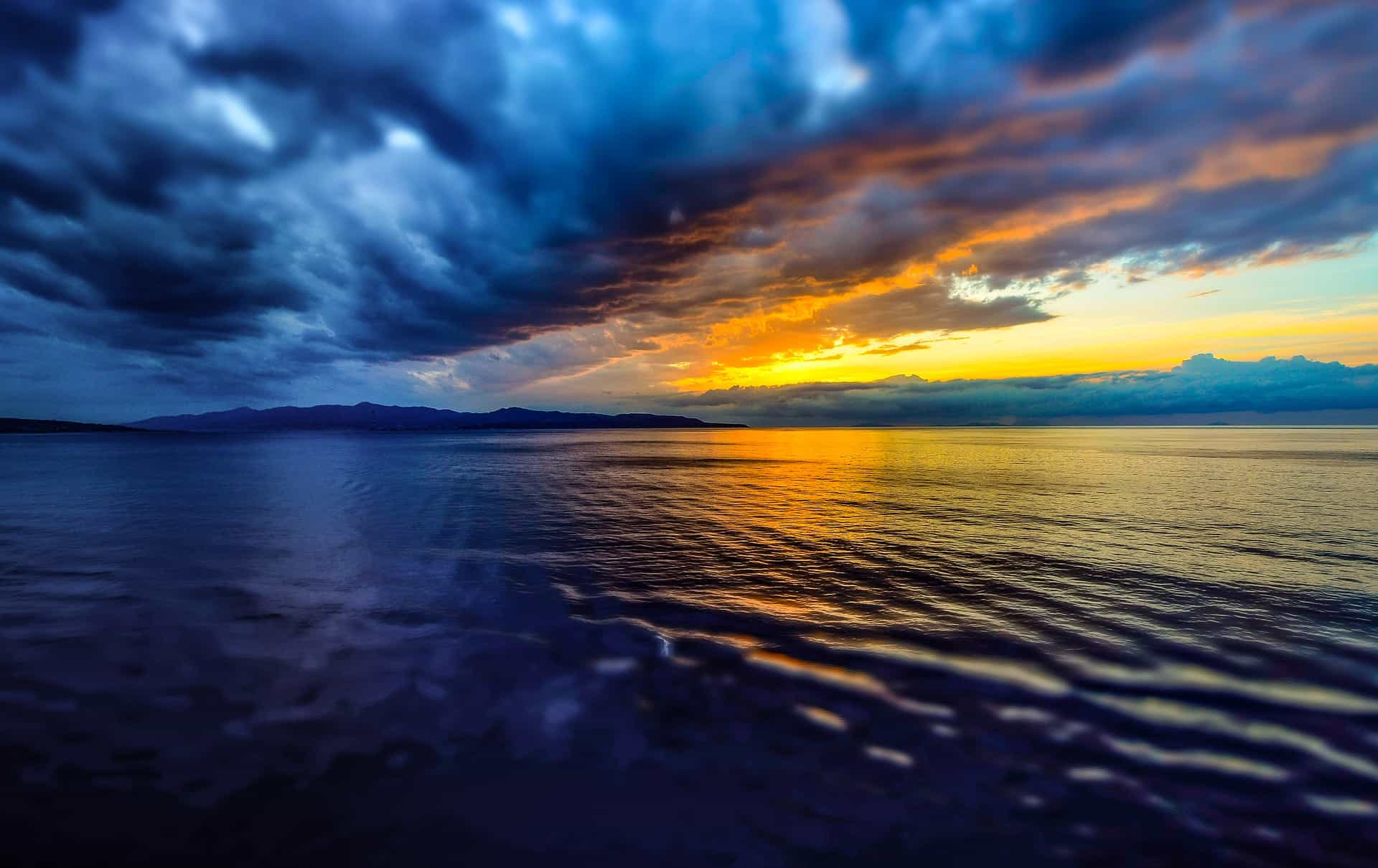 tramonto sul mare